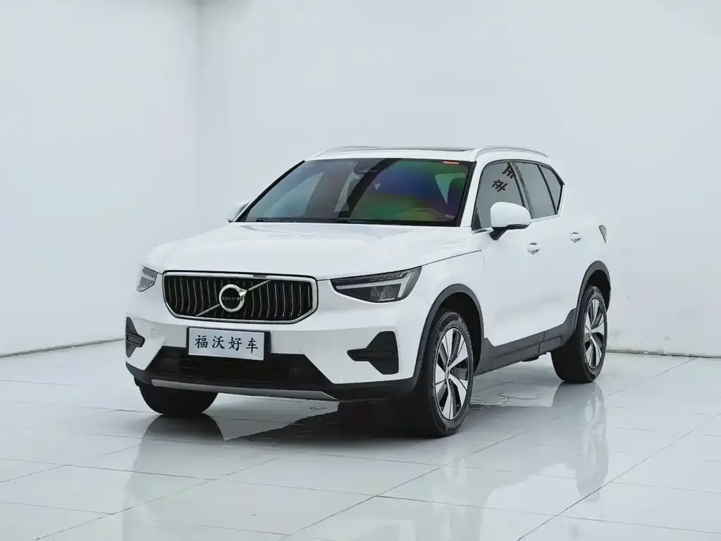 Volvo XC40 — фото 1