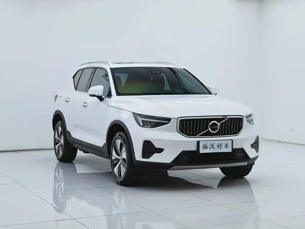 Volvo XC40 — фото 3