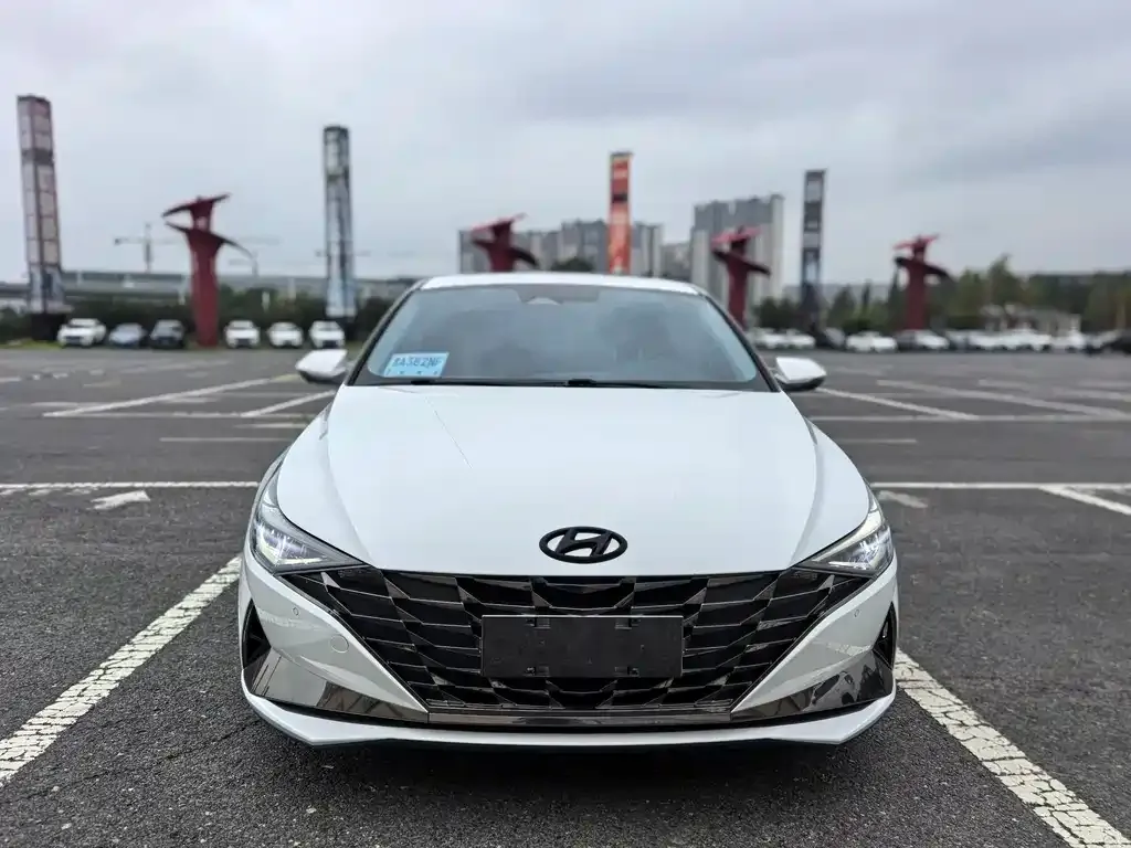 Hyundai Elantra — фото 5