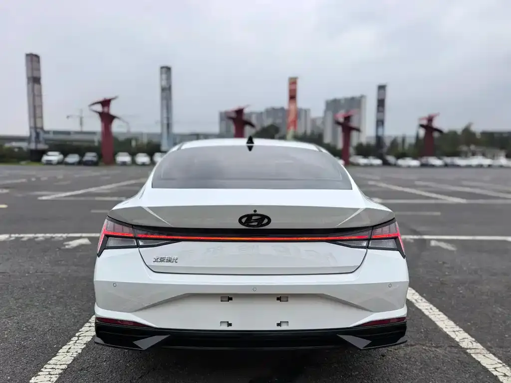 Hyundai Elantra — фото 4