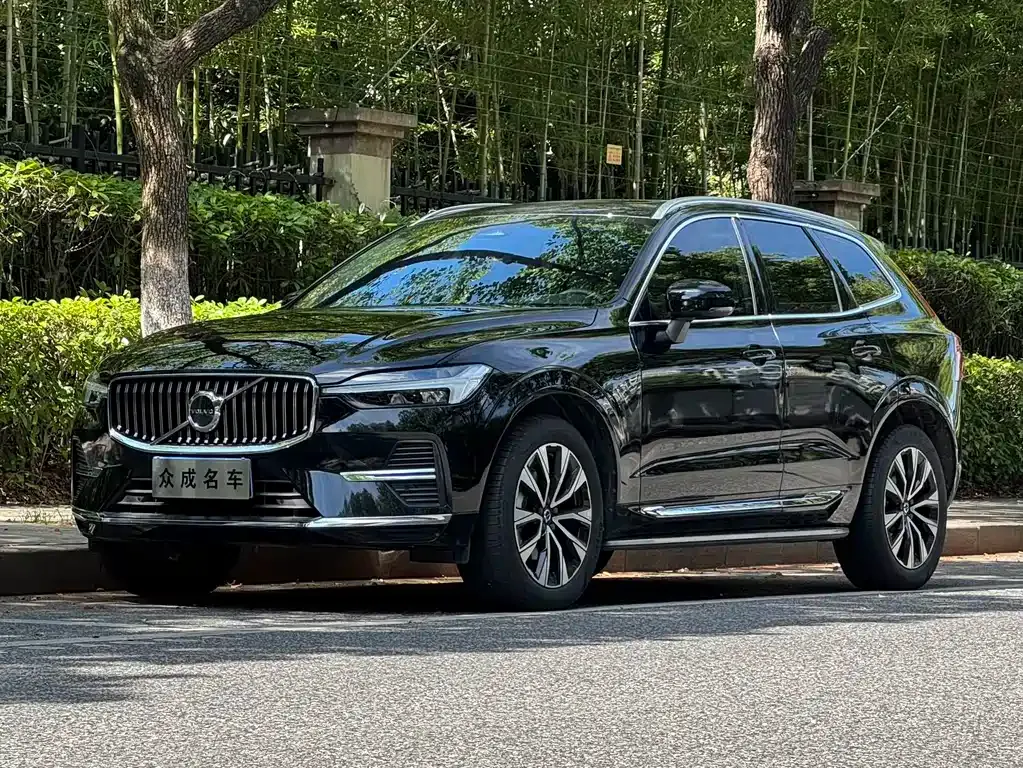 Volvo XC60 — фото 1