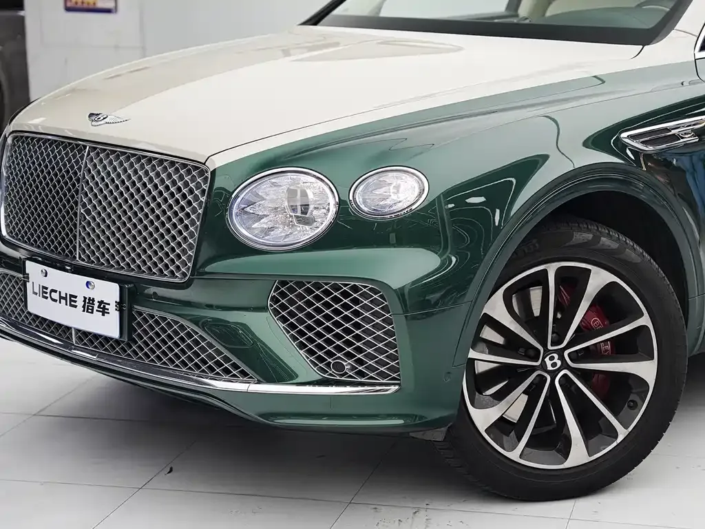 Bentley Bentayga — фото 10