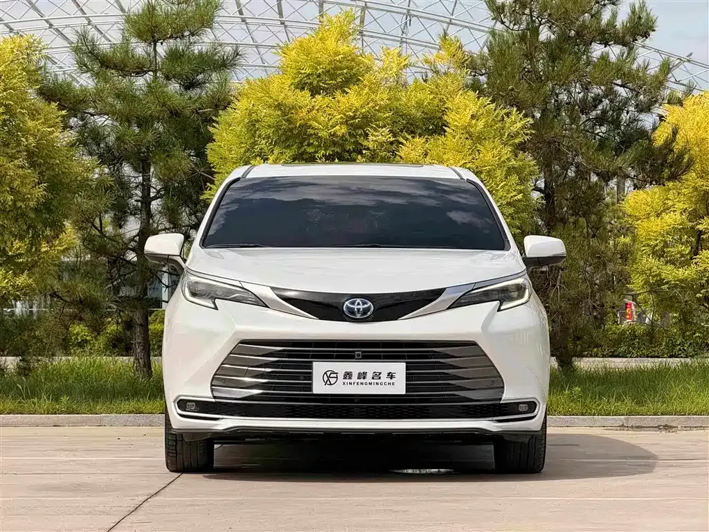 Toyota Sienna — фото 7