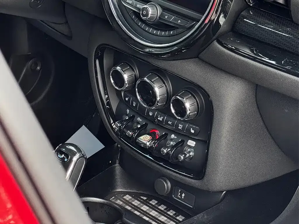MINI Clubman — фото 3