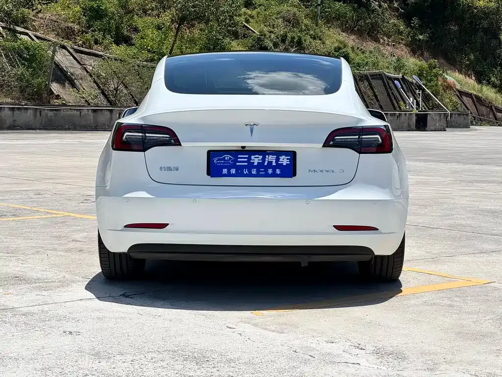 Tesla Model 3 — фото 9