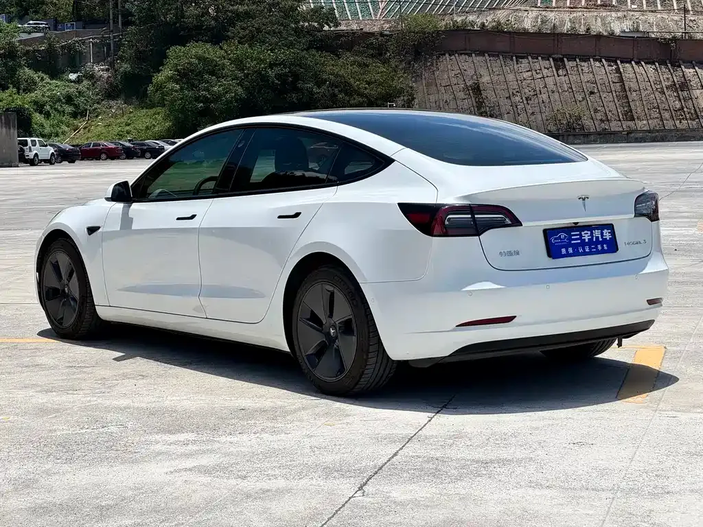 Tesla Model 3 — фото 4