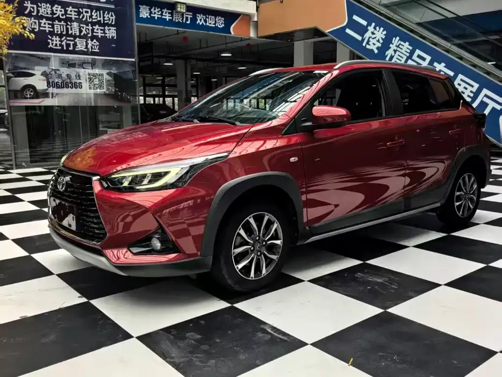 Toyota Yaris L — фото 1