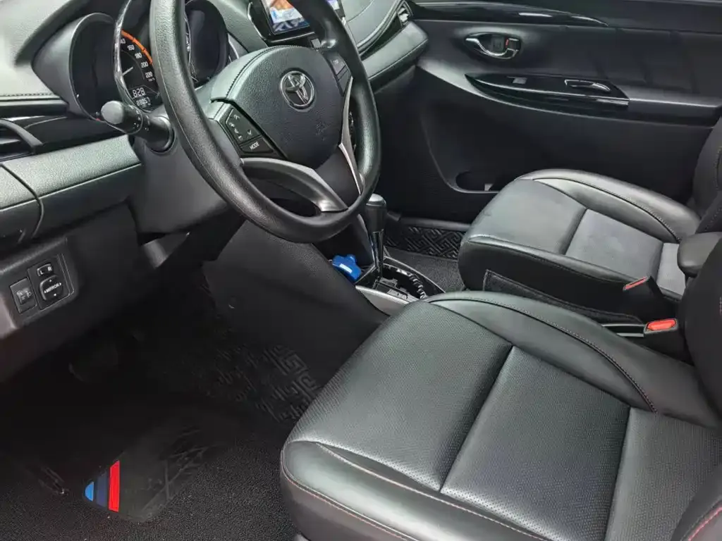 Toyota Yaris L — фото 3