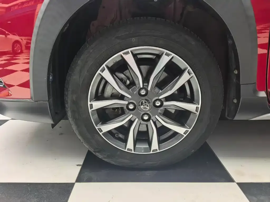 Toyota Yaris L — фото 2