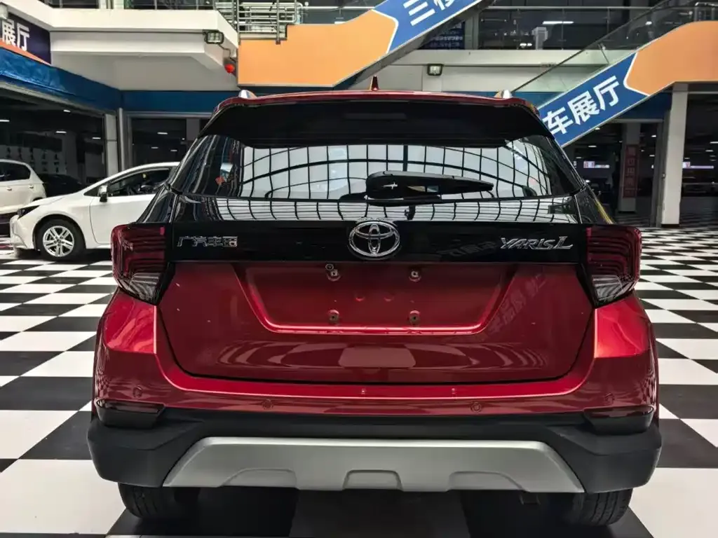 Toyota Yaris L — фото 7