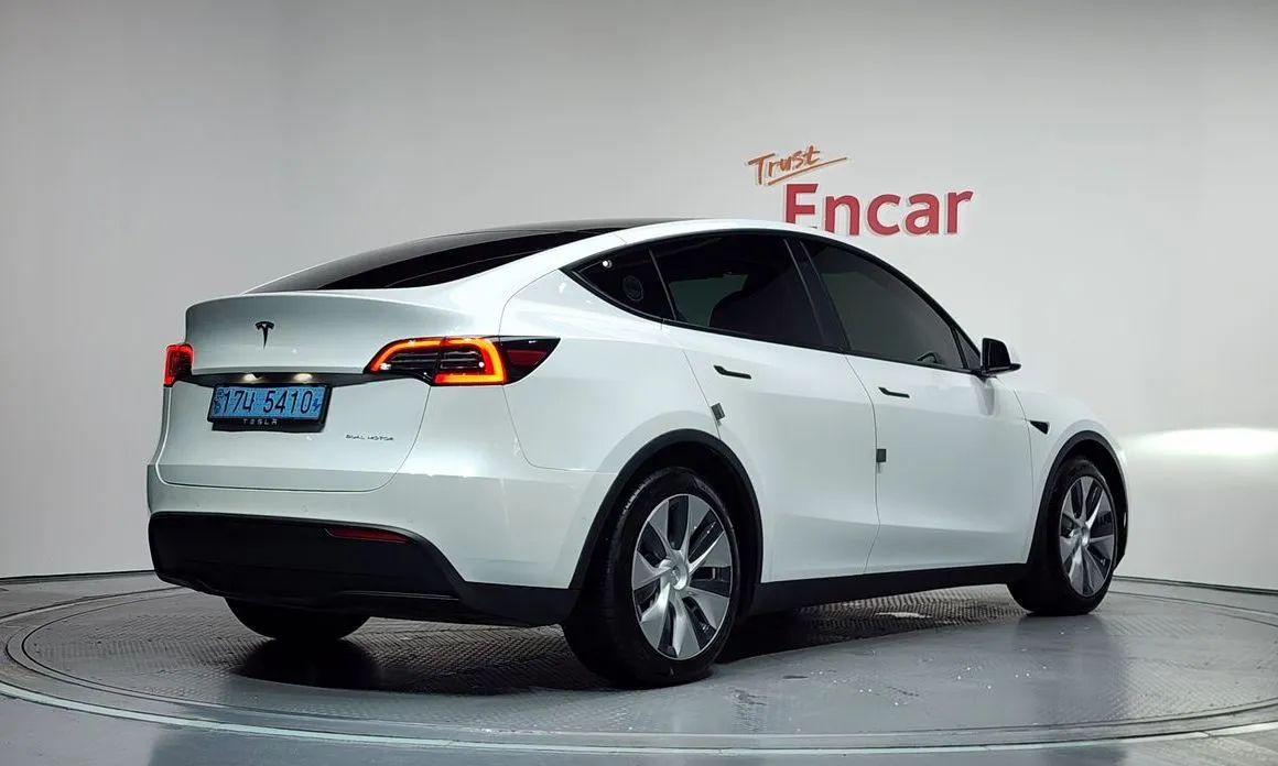 Tesla Model Y — фото 5