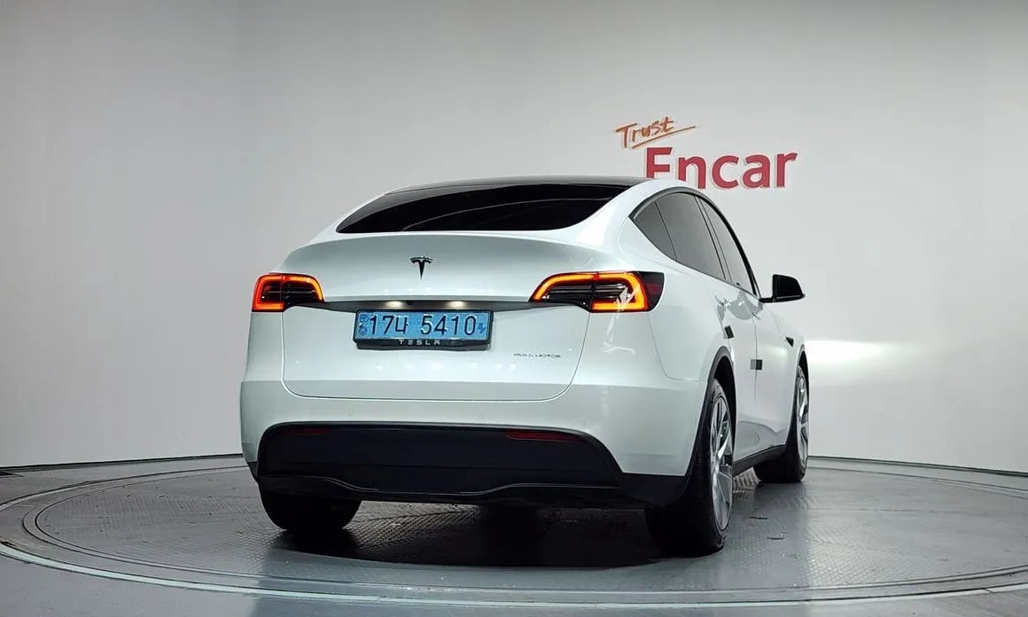 Tesla Model Y — фото 8