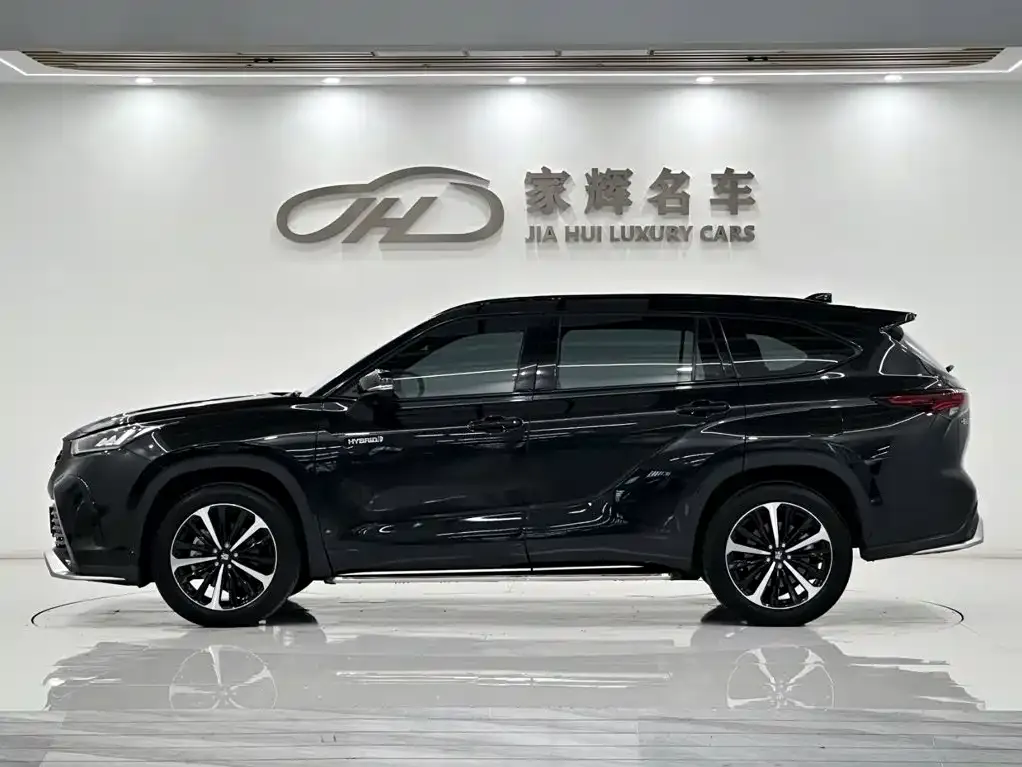 Toyota Crown Kluger 2024 из CN, фото 3