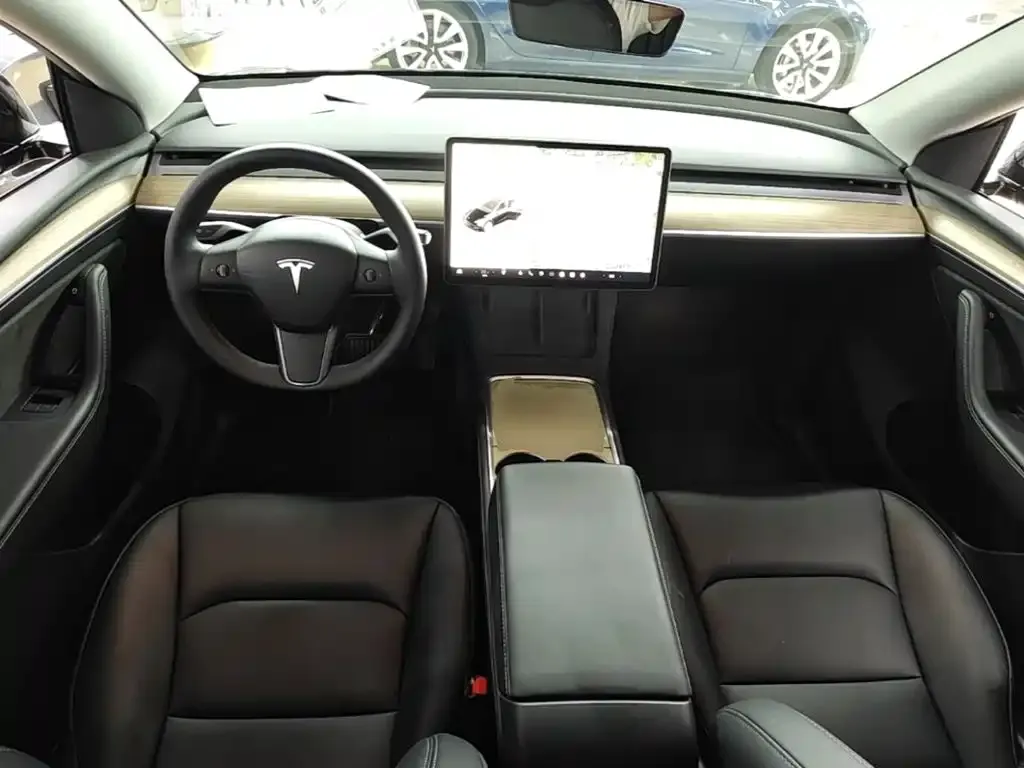 Tesla Model Y — фото 4