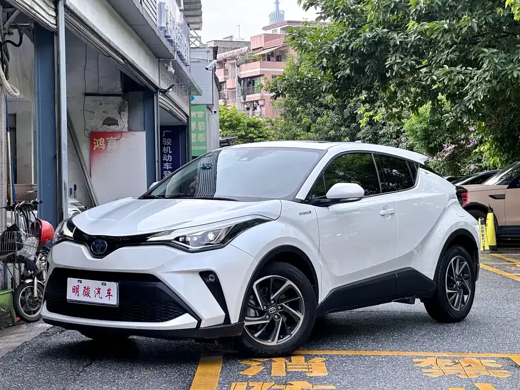 Toyota C-HR — фото 1