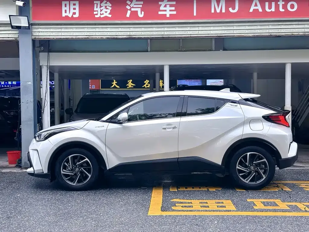Toyota C-HR — фото 10