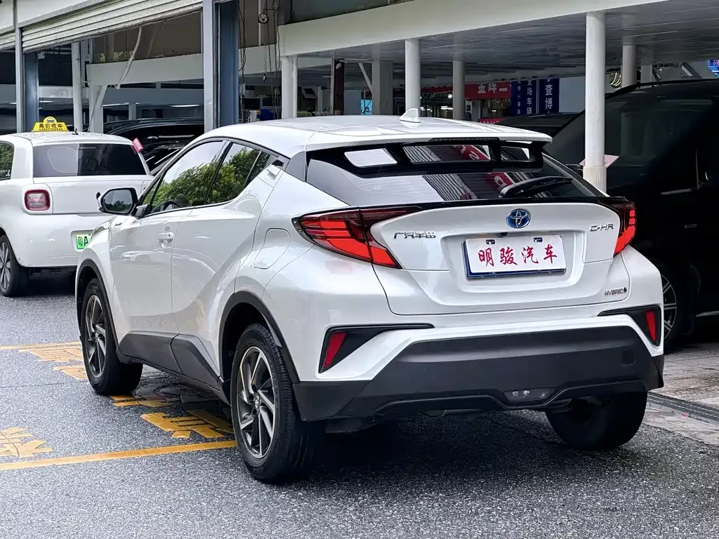 Toyota C-HR — фото 9