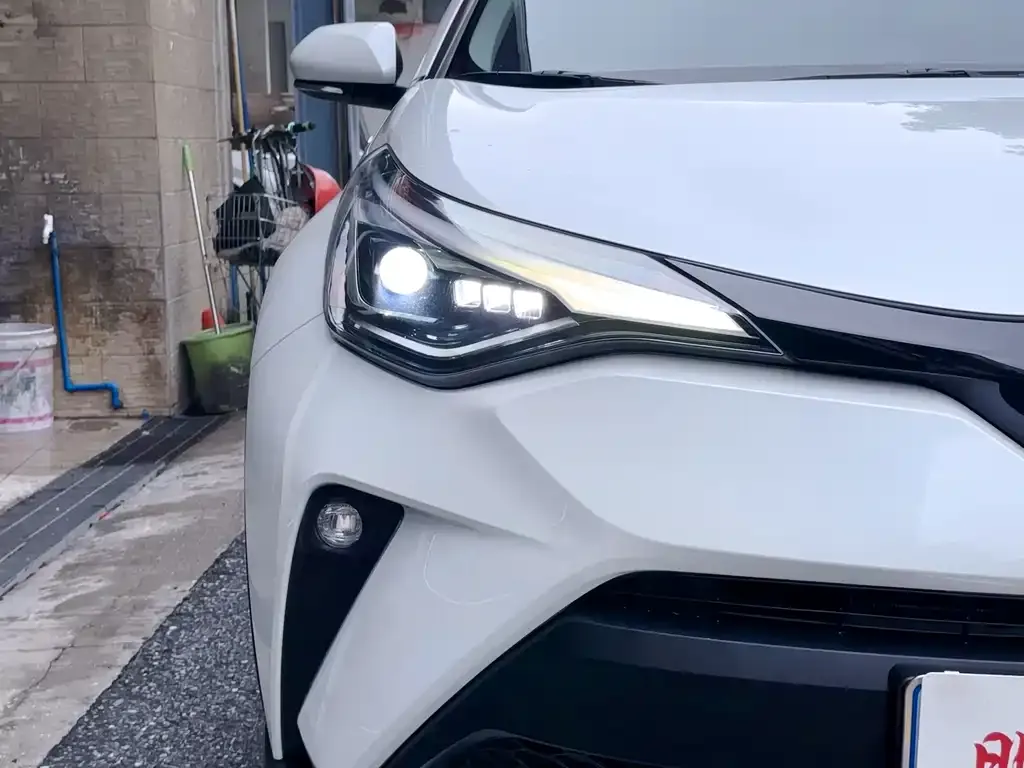 Toyota C-HR — фото 4