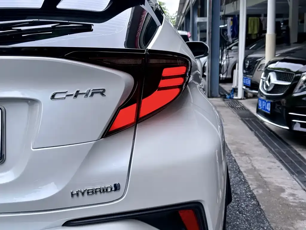 Toyota C-HR — фото 2