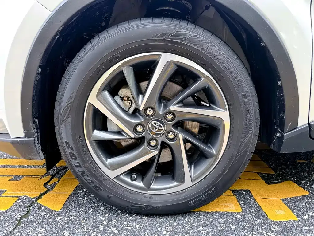 Toyota C-HR — фото 7