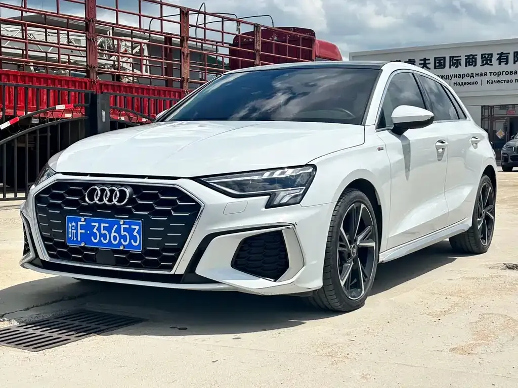 Audi A3 — фото 1