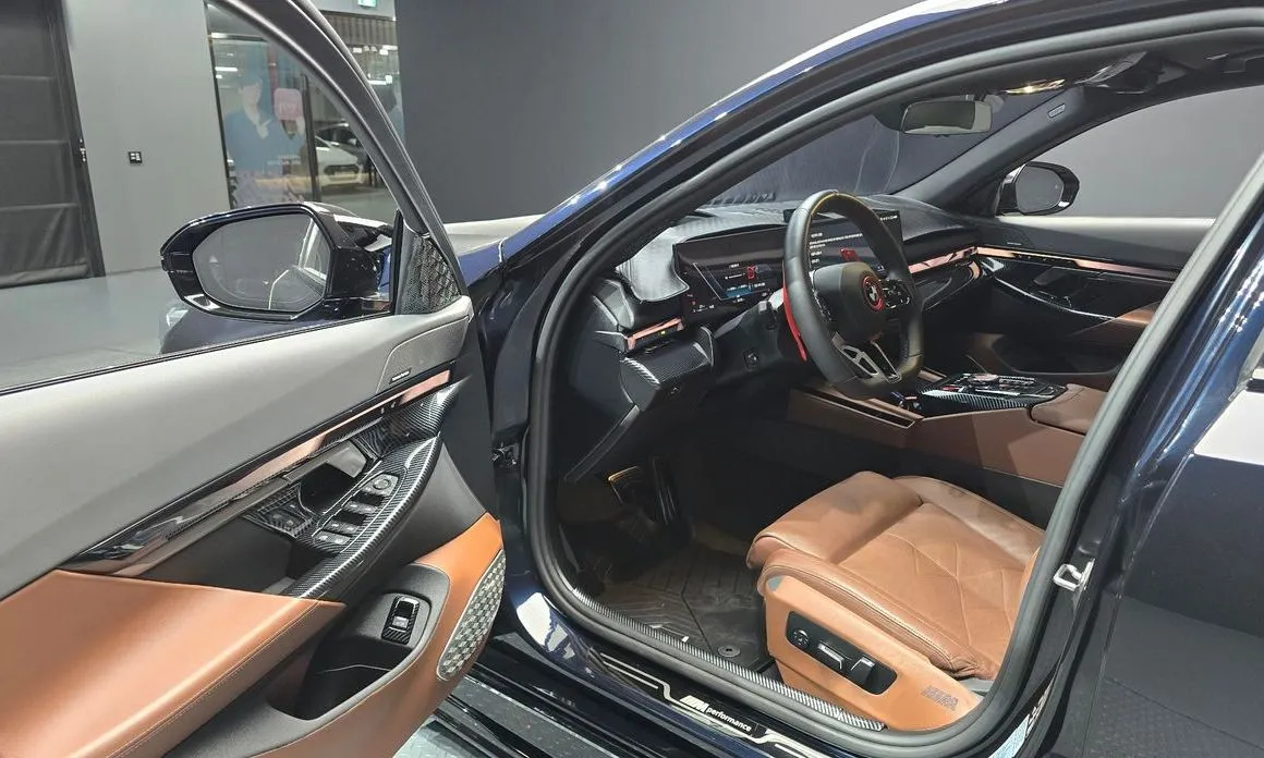 BMW 5-Series 2024 из KR, фото 8