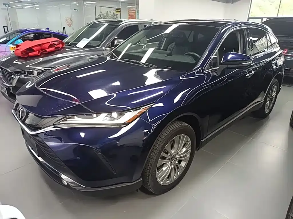Toyota Harrier — фото 1