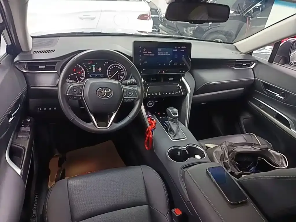 Toyota Harrier — фото 4