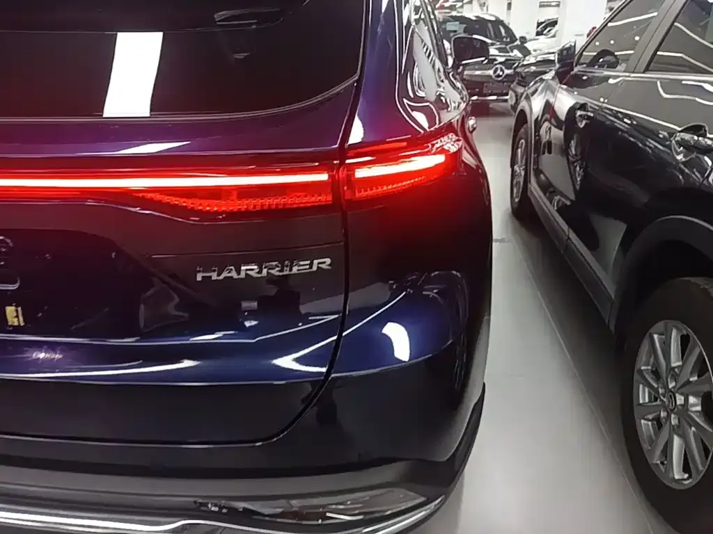 Toyota Harrier — фото 2