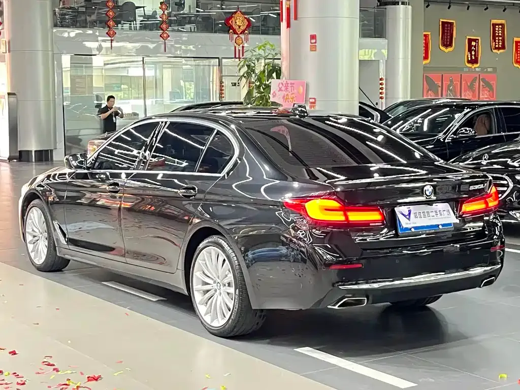 BMW 5 Series — фото 5