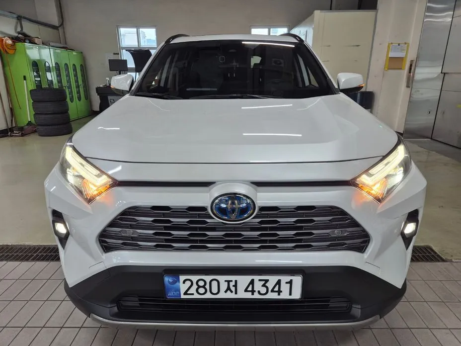Toyota RAV4 — фото 1