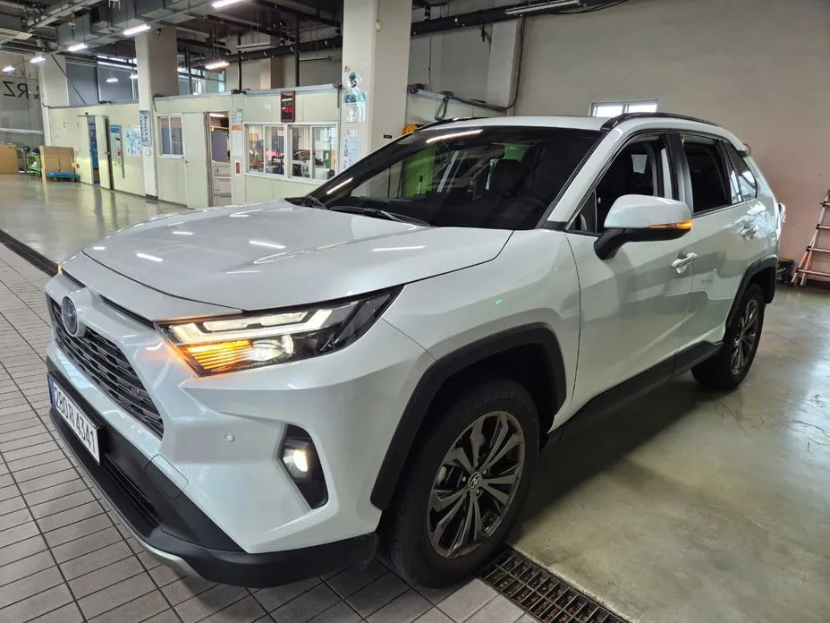 Toyota RAV4 — фото 4