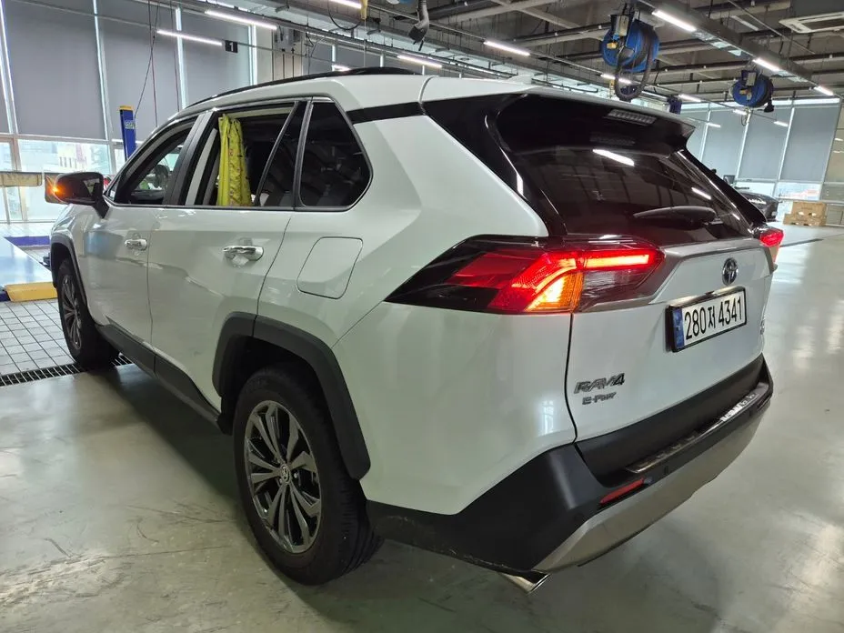 Toyota RAV4 — фото 2