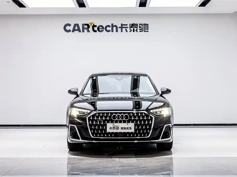 Audi A8 — фото 1