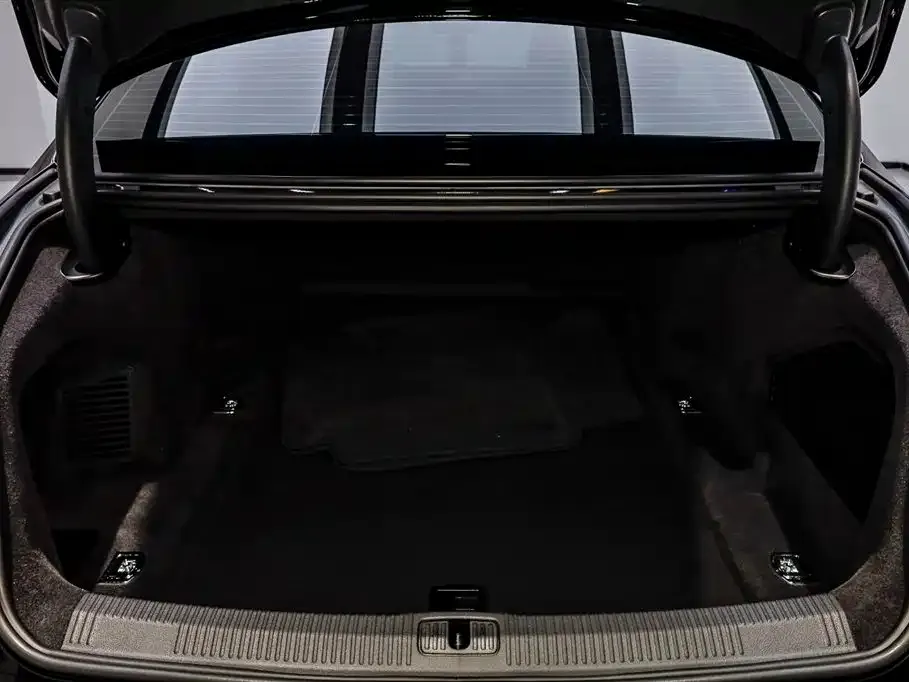 Audi A8 — фото 2