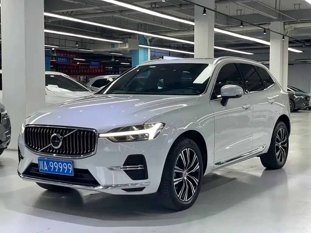 Volvo XC60 — фото 1