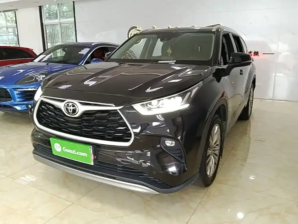 Toyota Highlander — фото 1
