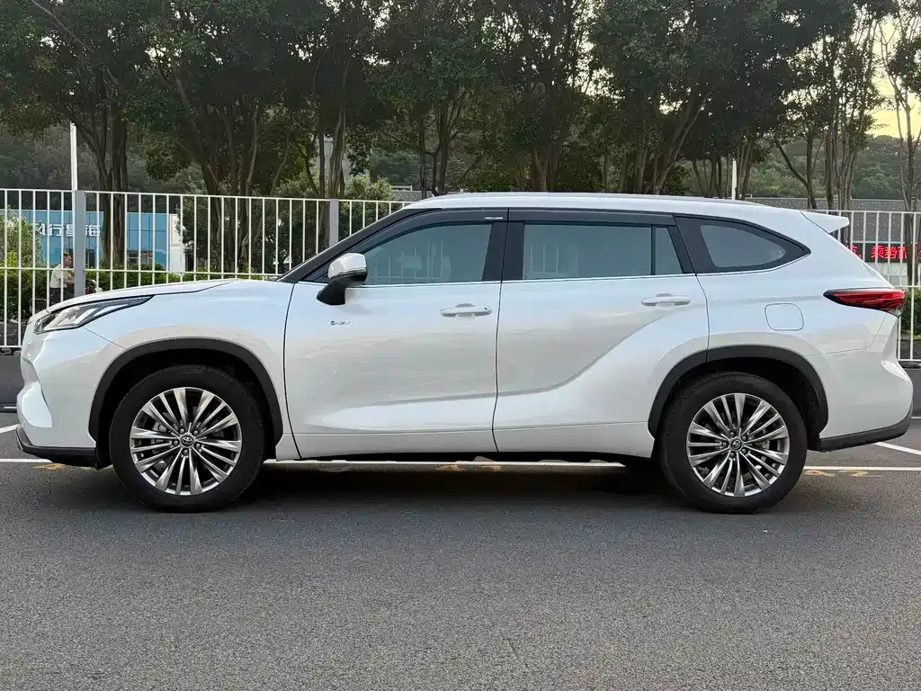Toyota Highlander — фото 5