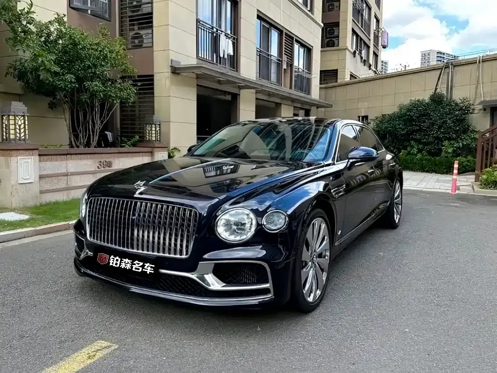 Bentley Flying Spur — фото 1