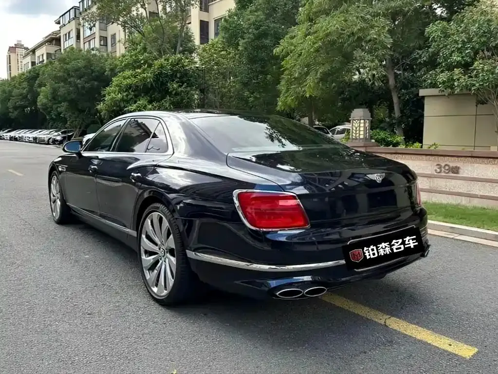 Bentley Flying Spur — фото 10