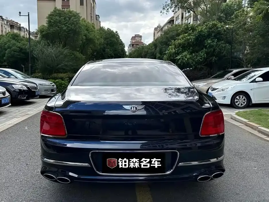 Bentley Flying Spur — фото 6