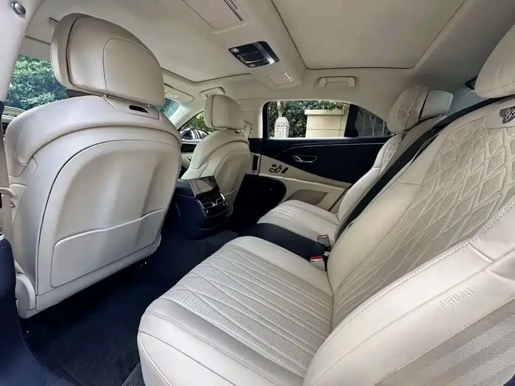Bentley Flying Spur — фото 3