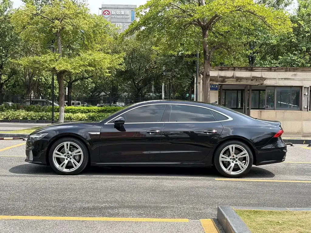 Audi A7L — фото 10