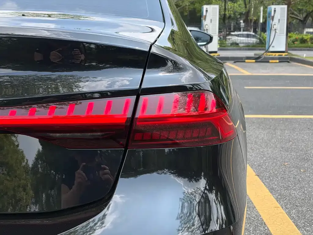 Audi A7L — фото 2