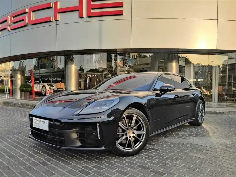 Porsche Panamera — фото 1