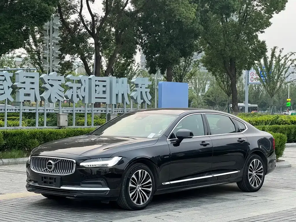 Volvo S90 — фото 1