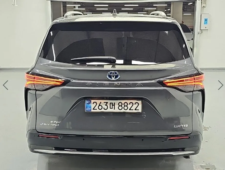 Toyota Sienna — фото 2