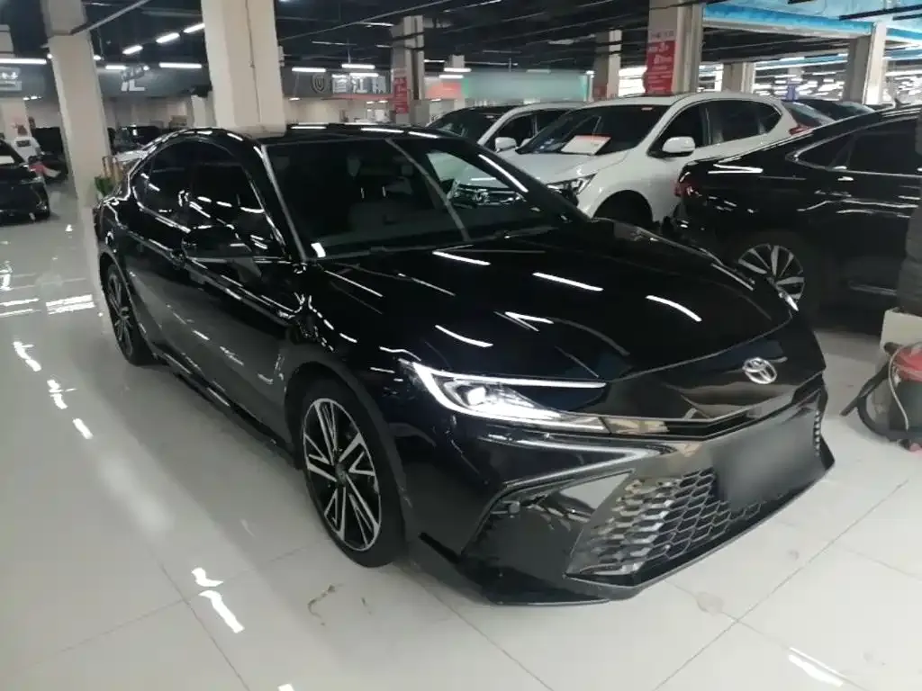 Toyota Camry — фото 5