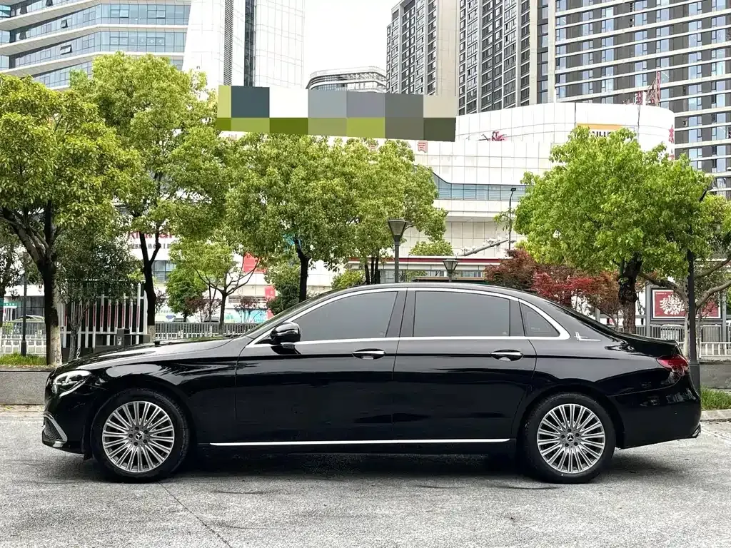 Mercedes-Benz E-Class — фото 7