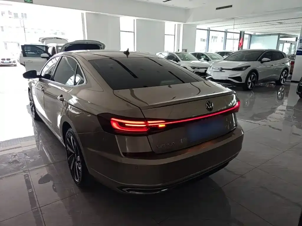 Volkswagen Passat — фото 10